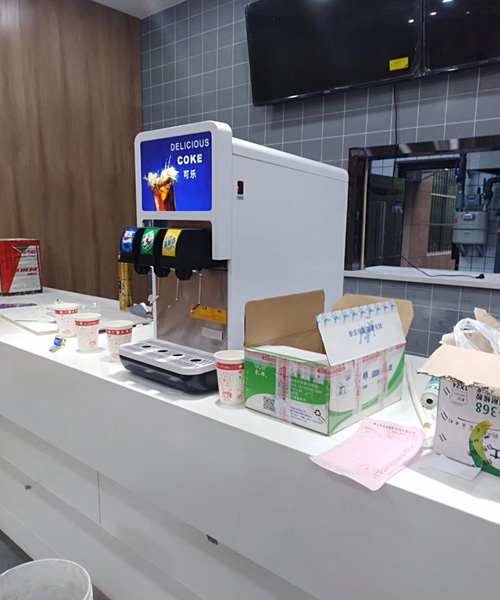 昆明可乐机果汁机冰淇淋机批发零售_图片