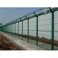 专业生产双边丝护栏网,浸塑护栏网,隔离栅,圈地围网,安全防护网