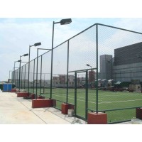 生产勾花网护栏网,球场围网,体育场隔离栅,安全防护栅,浸塑勾花护栏