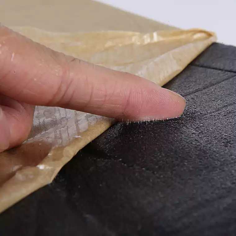 自粘背胶橡塑保温板价格低质量好生产厂家河北新皓绝热材料有限公司_图片